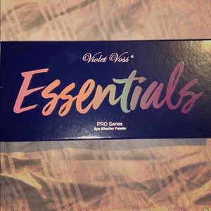 Violet Voss Essentials. Eye shadow Palette.